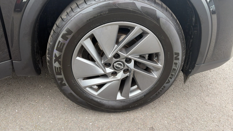 Nissan Qashqai 1.3 DiG-T MH Acenta Premium 5dr Petrol Hatchback